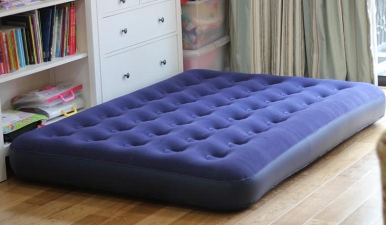 Comprar un colchón hinchable para invitados