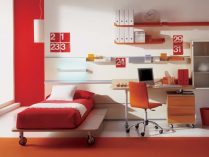 Dormitorio en tonos rojos y naranjas