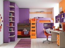 Habitación en violeta y naranja